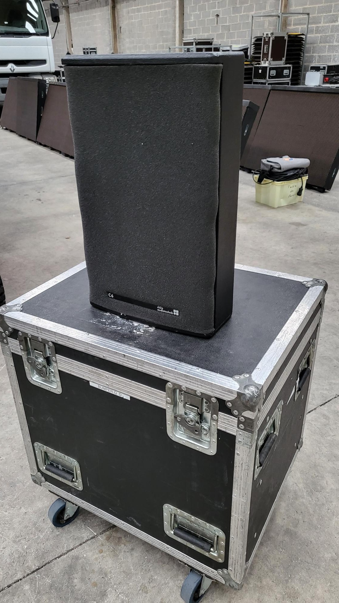 EnceinteD&B Audiotechnik C6...